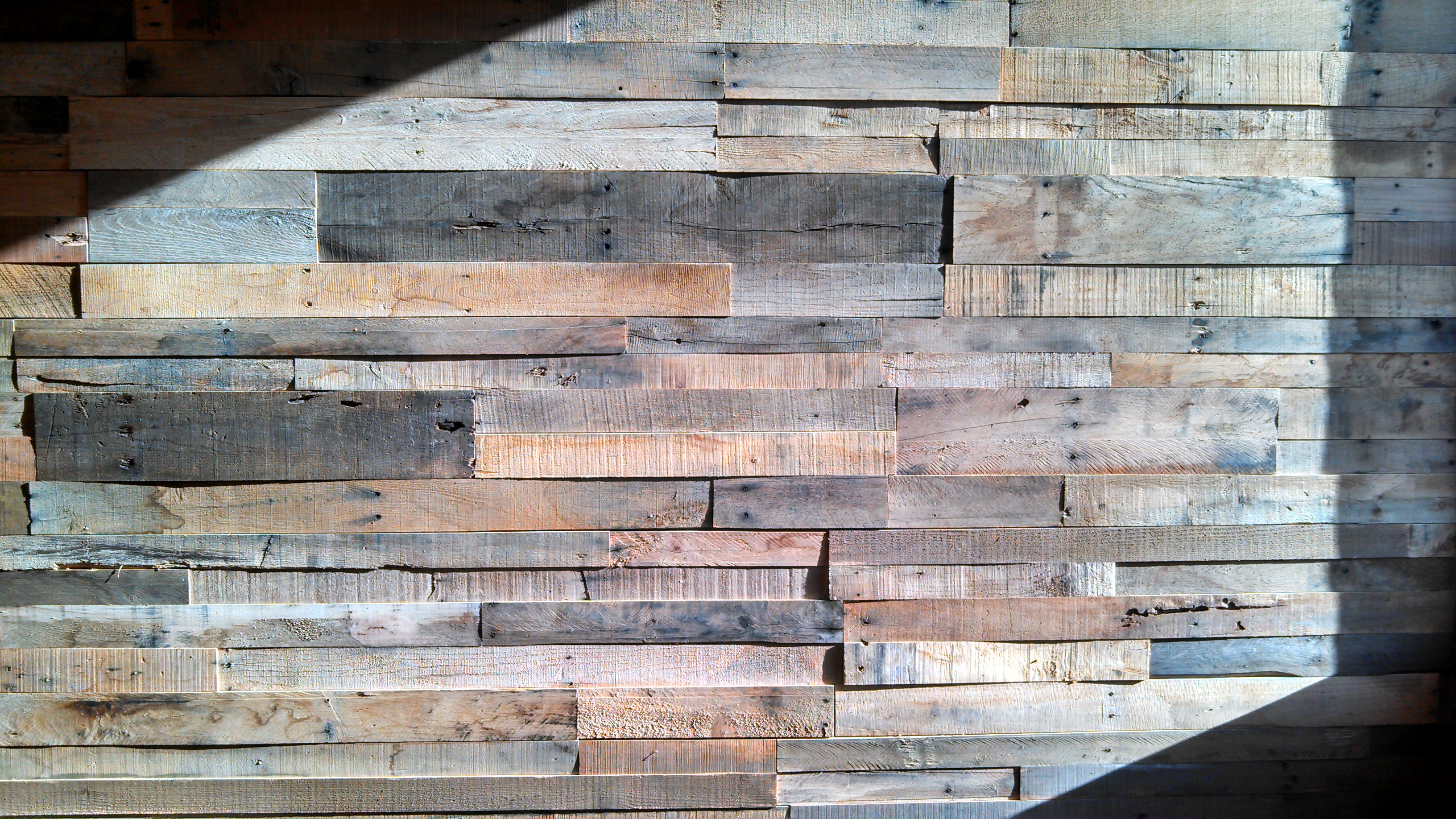 recycled pallet wood wall