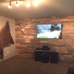reclaimed pallet wood wall